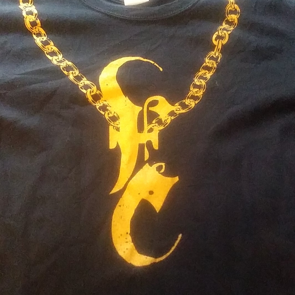 EMMURE GOLD CHAIN LOGO TSHIRT SIZE SMALL